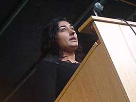 I MOLDE: Shabana Rehman forteller at hun og familien ser sv�rt alvorlig p� nattas skyting.