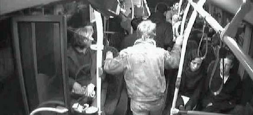 SKAMBANKET P� BUSSEN: Kjetil Rusvik ble banket i og utenfor en buss i Oslo 7. januar i �r, uten at noen grep inn. Justisministeren er bekymret over holdningene.
