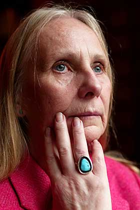 RESPEKT: Unni Wikan forst�r ikke hvorfor Shabana viser rumpa, men hun skj�nner at en slik handling kan f�re til hevnaksjoner.