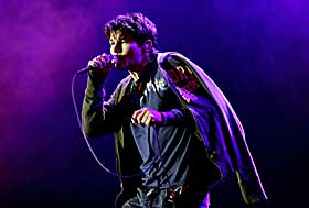 VANT FOLKET: a-ha med Morten Harket i spissen var Hydros bursdagsgave til Oslo-folk i Frognerparken i g�r.
