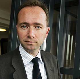 VIL FJERNE STATSST�TTE: Trond Giske (Ap) liker ikke at elever ved friskolene undervises i skapelsesberetningen i stedet for i utviklingsl�ren.