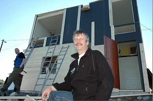  ENEST�ENDE:  Magne Andreassen fra Via Flyspesialisten er stolt over � ha verdens minste hotell i Kirkenes.