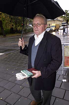 SPR�KSPALTIST: Per Egil Hegges spr�kspalte er popul�r. Her svarer han, s� tastaturet blir varmt, p� dine spr�ksp�rsm�l.