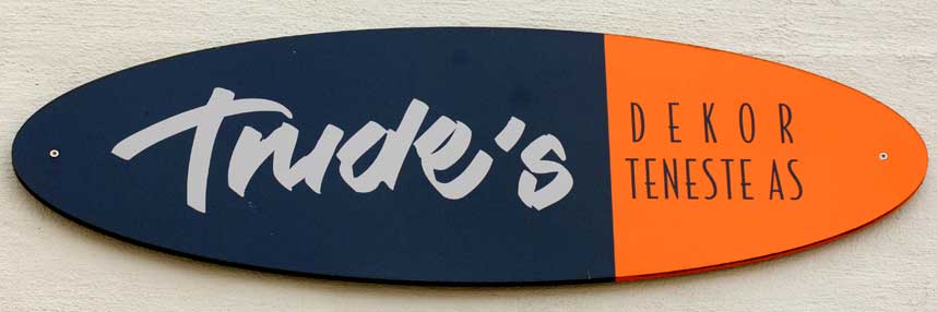  IKKE TRUDE'S:  �Trude's dekor tjenester� skal v�re �Trudes dekortjenester�.
