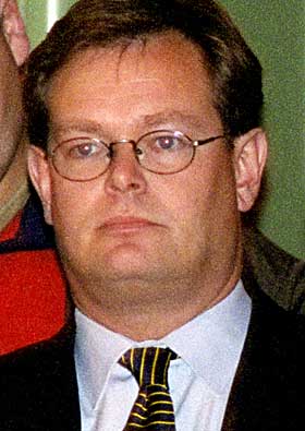 FIKSER OG ORDNER: Gro Harlem Brundtlands s�nn og Jens Stoltenbergs venn Knut Brundtland sonderte terreget f�r den overraskende handelen av strandeiendommen p� Bygd�y. Det er hyggelig � kunne gj�re en slik ettervalgsinnsats. Jeg ser p� dette som et samfunnsbidrag, sier Brundtland til Dagbladet.