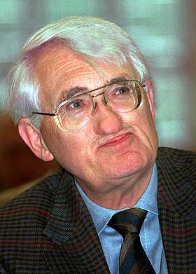 J�rgen Habermas.