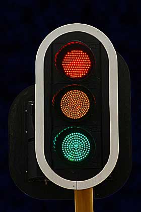 LYSER MED LED:  Og bruker bare en tiendel av energien til tradisjonelle trafikklys.