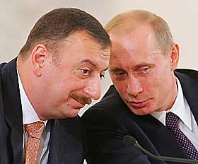 PRESIDENTEN: Ilham Alijev i samtale med Vladimir Putin.