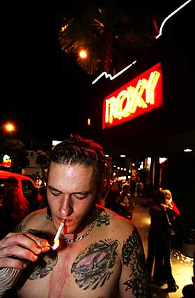  OPPLEVD MYE SYKT:  Etter tre ukers  turn� og sju spillejobber avsluttet Kristopher Schau og Hurra Torpedo amerikaturneen p� konsertstedet Roxy i Los Angeles. Schau oppsummerer: -  Vi har opplevd noen syke ting.
