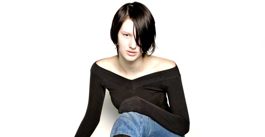  HOT:  If�lge Top Model-programleder Kathrine S�rland har Fr�ydis Elvenes et ansikt som er �hot i Paris�.