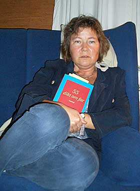NETTREDAKT�R: Kirsten B�e tok initiativet til � lage boka �55 dikt om far�. Det har v�rt en lang, kreativ og spennende prosess.