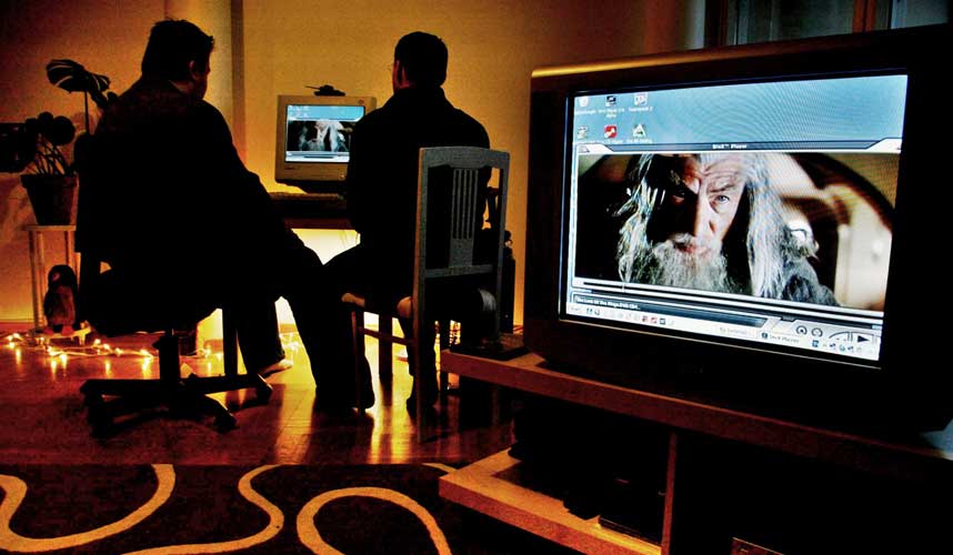 DRASTISKE VIRKEMIDLER: Plate- og filmbransjen h�per � bruke en ny antiterror-lov for � bekjempe fildeling.