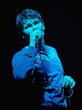BLE HYLLET: Morten Harket fikk publikum med seg tilbake til 1985.
