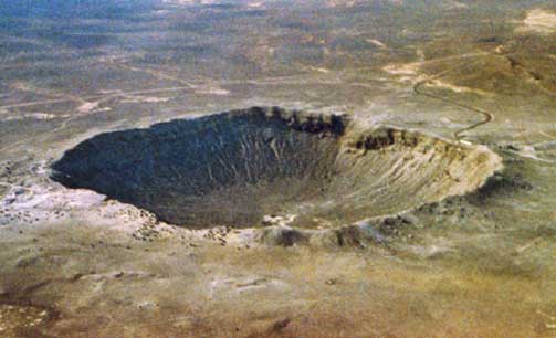 METEOR CRATER:  Dette krateret er et av de best bevarte p� Jorda. Meteor Crater i Arizona er litt over en kilometer i diameter, og ble skapt av en meteor en tidel av st�rrelsen av Apofis.