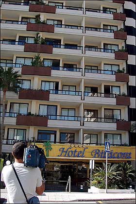TATT I LUKSUS: P� hotell Bitacora var flukten over for den mistenkte krigsforbryteren.