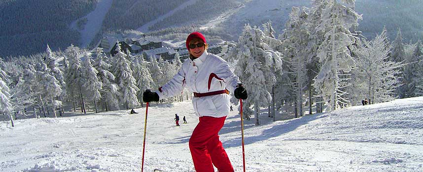 UT P� TUR? Selv om du ikke er langt oppe p� fjellet i julen, er det flere ting du kan trene. Ta p� deg noen gode sko, og g� fort.