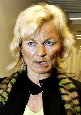  DATAKR�LL 2:  Kristin Krohn Devold (forsvarsminister 2001- 05) fikk tr�bbel med Forsvarets pengebruk bl.a. p� grunn av Program Golf.