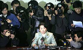 DOMMEN: Roe Jung-hye, leder for forskningsavdelingen ved Seoul-universitetet, p� pressekonferansen tidligere i dag.