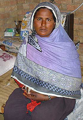 REHMAT BIBI: Var vitne til at mannen drepte hennes fire d�tre foran �ynene hennes.