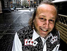 JUL: Levi Henriksen har skrevet fjor�rets beste novellesamling.