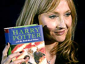 OVERLEGEN: J.K. Rowling er p� topp fem i tre klasser.