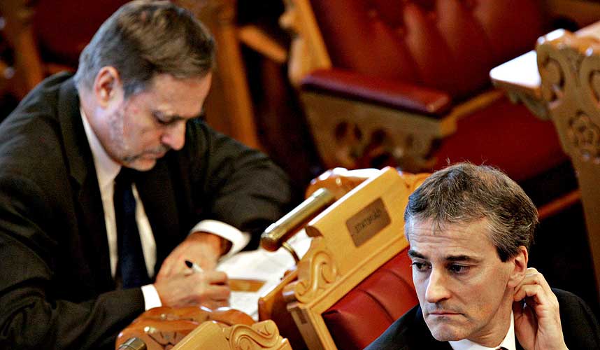 G�RSDAGENS MANN OG ARVTAKEREN: Avg�tt utenriksminister Jan Petersen (H), sier han aldri kunne g�tt ut s� sterkt i saken om Israel-boikott som Jonas Gahr St�re n� har gjort, og ser ikke bort fra at St�res brev til Israel og USA kan karakteriseres som en aldri s� liten arbeidsulykke.