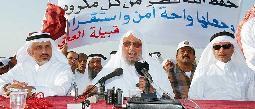 VIL BOIKOTTE DANMARK OG NORGE: Imam Yosuf al-Qardawi (i midten) og hans sammenslutning av muslimske l�rde. Bildet er fra mars 2005.