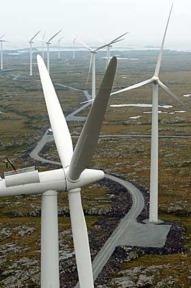 NORSK VINDPARK Denne vindparken p� Sm�la i M�re og Romsdal ble �pnet i 2002.