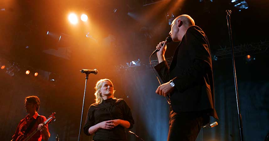 KNEKTE HITKODEN: Fjor�rets salgsvinner Madrugada og Ane Bruns �Lift Me� ble likt av mange. Men hva var det med l�ta som gjorde den til en hit?