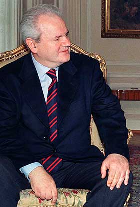 KRIGSFORBRYTER: Slobodan Milosevic er i dag tiltalt for folkemord.