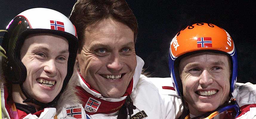 STOLT TRENER: Mika Kojonkoski sammen med sine medalj�rer Lars Byst�l og Roar Lj�kels�y.