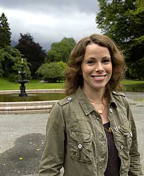 UNG SKRIVENDE KVINNE S�KES: Gunnhild �yehaug er et av de unge kvinnelige forfatterskapene p� Cappelen som redaksjonssjef Anne Fl�taker er stolt av.