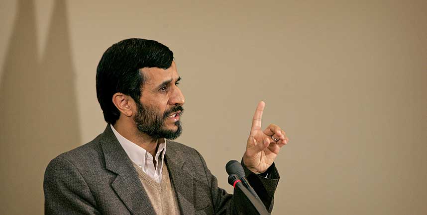 FRITTALENDE: Siden Irans president Mahmoud Ahmadinejad kom til makten i fjor h�st, er det oppst�tt en rekke diplomatiske kriser p� grunn av hans krasse uttalelser. Ved en rekke anledninger har presidenten uttalt at han �nsker Israel slettet fra verdenskartet.
