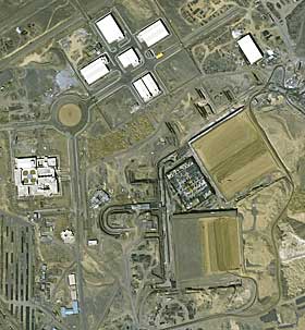 OMSTRIDT OMR�DE: Dette satelittbildet viser Irans atomkraftverk Natanz. Inspekt�rer fra det internasjonale atomenergibyr�et IAEA skal etter planen bes�ke Natanz i morgen.