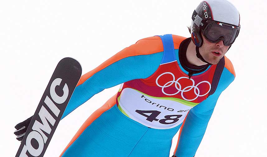 MEDALJEMULIGHET: Magnus Moan var brukbart forn�yd med sitt hopp, og har et snaut minutt � ta igjen p� ledelsen.