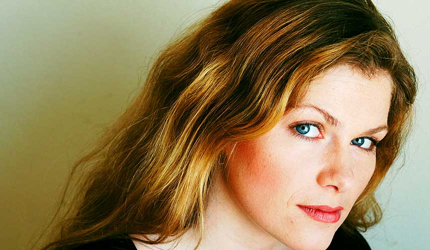  MYE SLADDER: Det sladres mye via norske mailinglister ogs�, sier journalist Martine Aurdal. Selv er hun med p� fem lukkede lister.