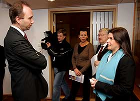 STO PÅ SITT: Kulturminister Trond Giske møtte onsdag morgen en delegasjon fra Oslo kommune ledet av byråd for næring og kultur Anette Wiig Brun, for å diskutere Holmenkollen-finansieringen.