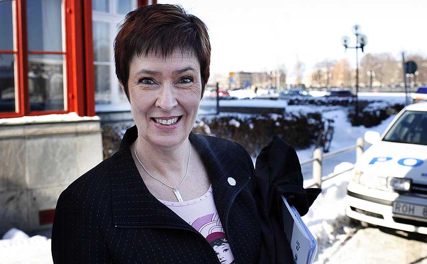  BEKLAGER BRUDD:  Etter flere �r med et eget el-sertifikatmarked, h�pet Sveriges energiminister Mona Sahlin at Norge n� ville samarbeide om utvikling av fornybar energi. Men n� m� hun beklage bruddet. -  Det er synd at vi ikke fikk til et felles marked med Norge, sier Sahlin.
