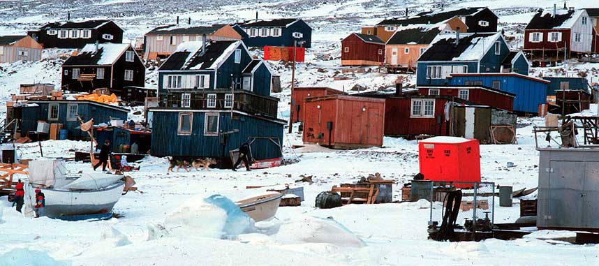 LITE GLAMOR�S HISTORIE: Norske fiskere utnttet Eskimojenter p� Gr�nland. Bildet er fra Qaanaaq, nord for Thule.