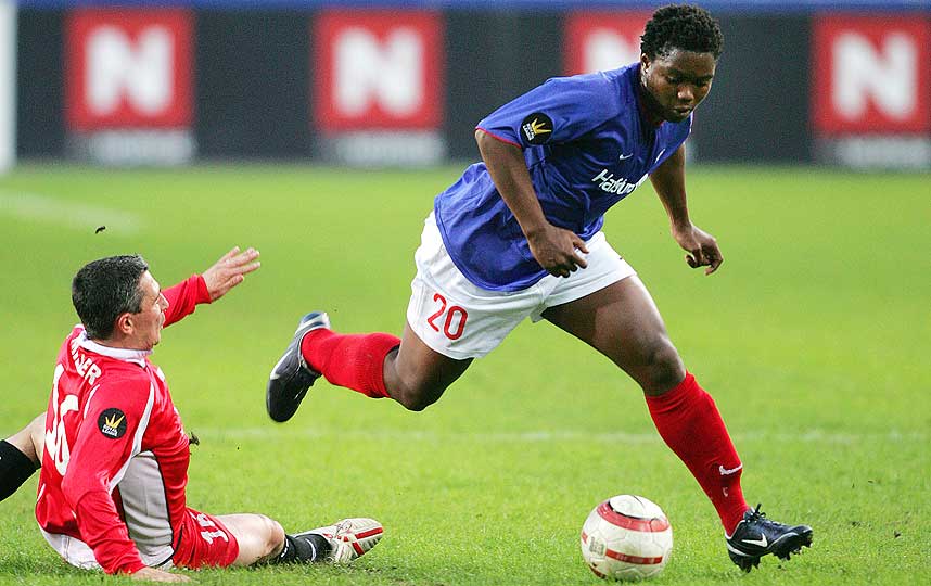  V�LERENGA-FLOPP:  Mbuleko Mabizela spilte 139 minutter etter overgangen i mars. Branns Charlie Miller har v�rt en langt st�rre suksess, etter en tung start.