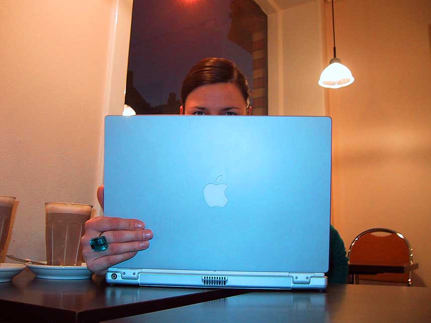 BLOGGKJENDIS: VamPus (32) ble k�ret til vinneren av bloggprisen Gullbloggen 2005.