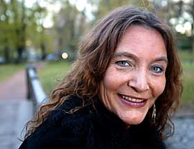 JA TIL KVINNELIGE SEXSKILDRINGER: Sexolog Gro Isachsen im�teg�r kritikken mot �Rosa prosa�, og konkluderer med at vi trenger b�ker som �Rosa Prosa�.