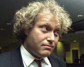  ALARMERENDE: Fredric Hauge reagerer.