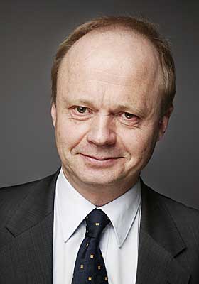 IKKE ENIG MED KOPINOR: - Pris er det absolutt mest vanskeligste punktet, sier Olav Ulleren, direkt�r i Kommunes Sentralforbund. Foto: Kommunenes Sentralforbund