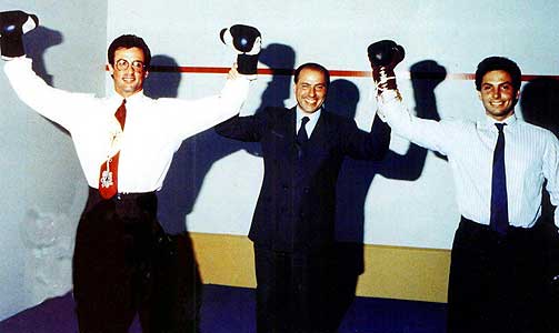 VISER MUSKLER: Italias mektigste mann her sammen med Sylfester Stallone.
