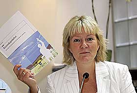 INNF�RTE NASJONALE PR�VER: Forhenv�rende utdanningsminister Kristin Clemets pr�ver m�tte t�le omfattende slakt etterp�. Pr�vene ble ogs� avviklet.