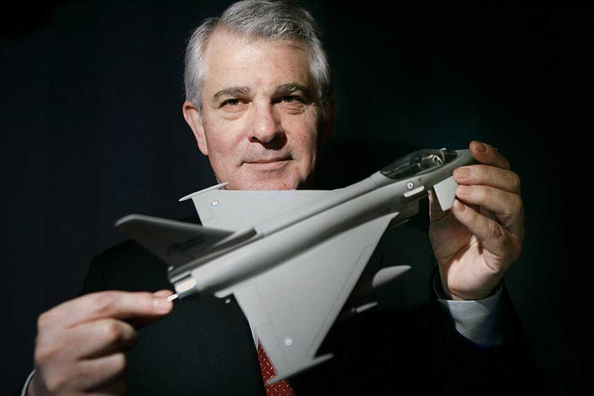 EUROPEISK L�SNING: David R. Hamilton er markedsidirekt�r for Eurofighter.