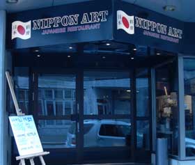 HOLDER M�L: Nippon Art minner oss om at sushi og sashimi kan v�re en fest.