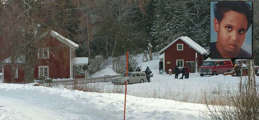 MISHANDLET TIL D�DE: Bobby (10) ble mishandlet til d�de av mammas nye kj�reste. I dag fortalte mammaen i retten hvordan Bobby ble teipet fast til en stol utenfor dette huset og forlatt i vinterkulden.