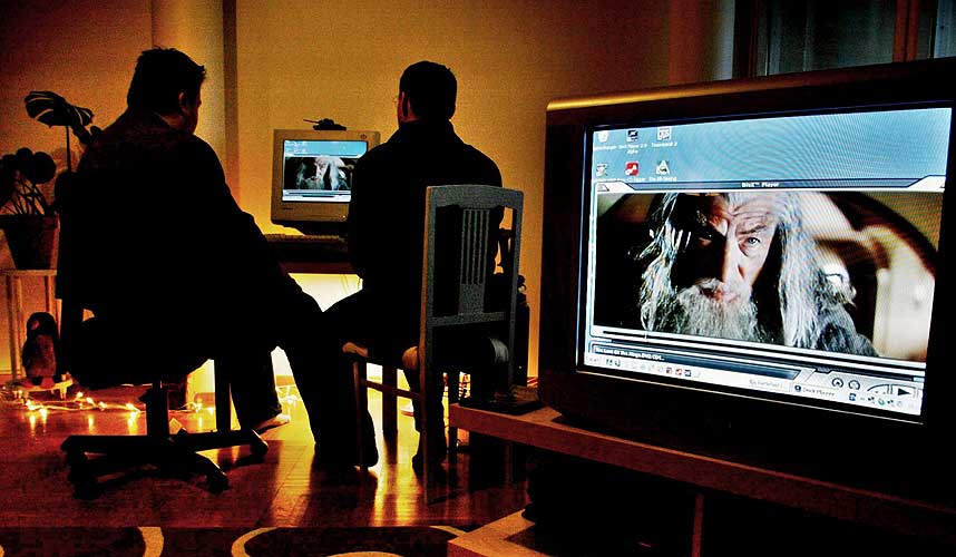 1500 STANSET: 1500 fildelser har blitt stanset - om enn bare midlertidig - fra � dele filer med hverandre. Film- og musikkbransjen politianmelder og saks�ker Stavanger-mann.